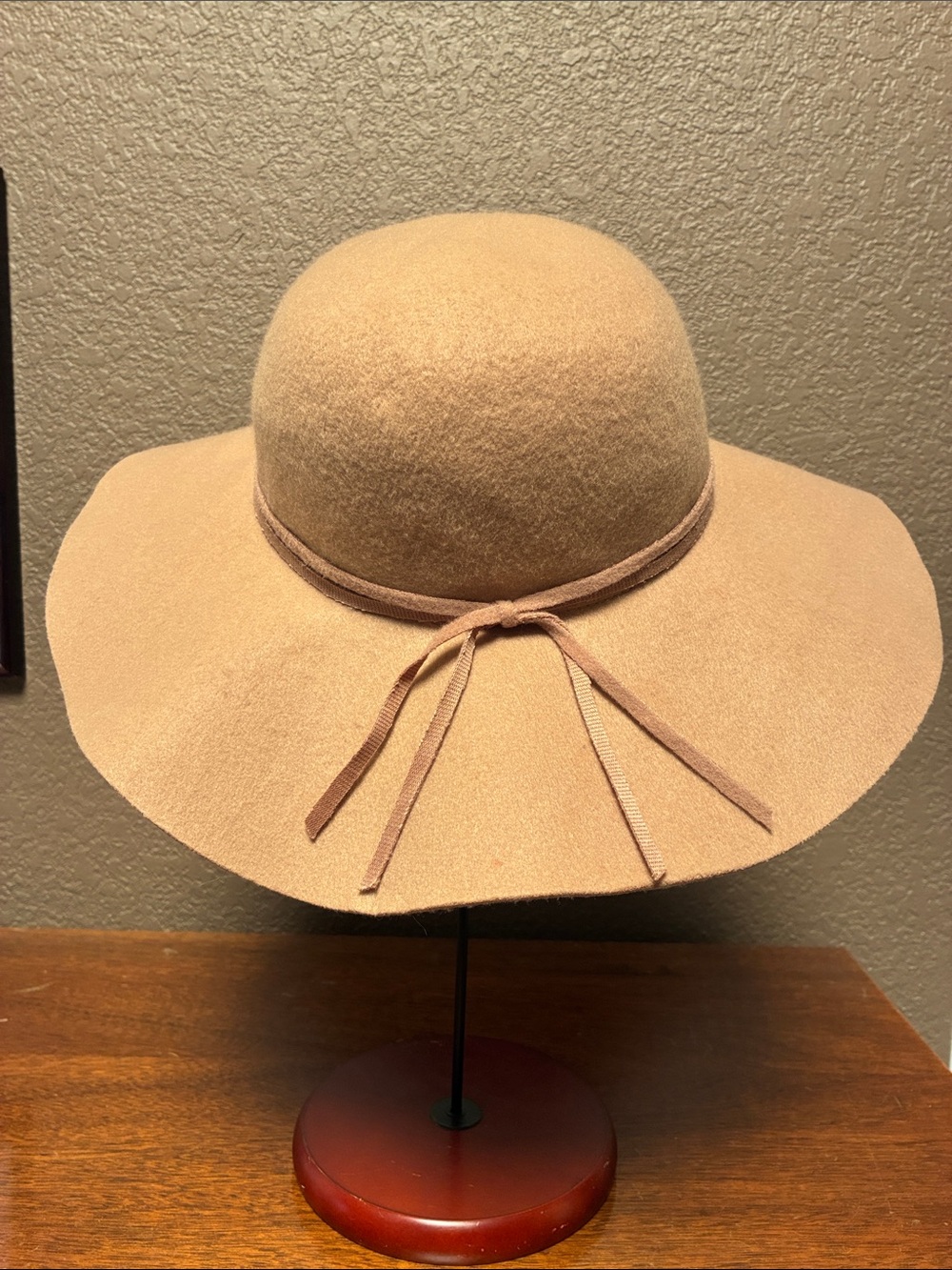 Classic Wide-Brim Floppy Hat in Camel